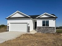 Building Photo - Spacious 4-Bedroom Home in Altoona Neighbo...