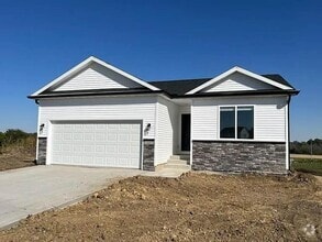 Building Photo - Spacious 4-Bedroom Home in Altoona Neighbo...