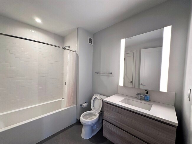 Building Photo - 135 Seaport Blvd