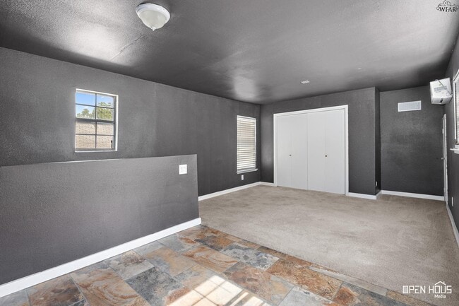Building Photo - 1801 Ardath Ave