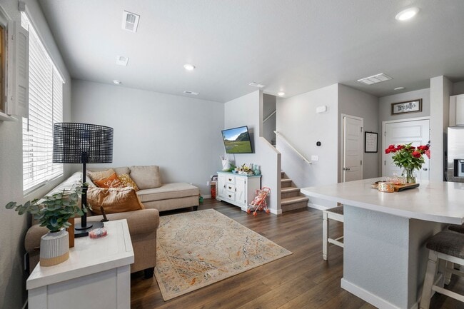 Building Photo - Beautiful 3-Bedroom Townhome with Park Views- Available July 25th!