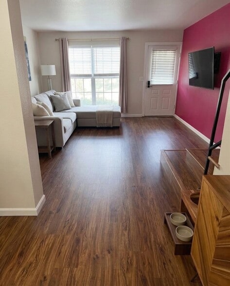 Building Photo - 10557 W Dartmouth Ave