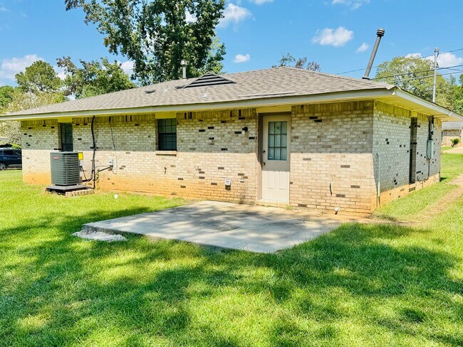 Building Photo - Modern 3-Bedroom Beauty