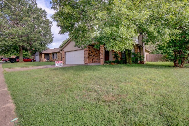 Building Photo - Fantastic Broken Arrow property now up for rent