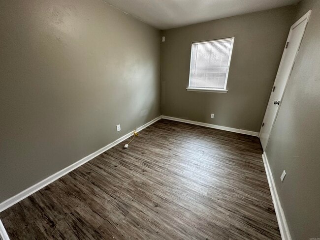 Building Photo - 6921 Redwood Dr