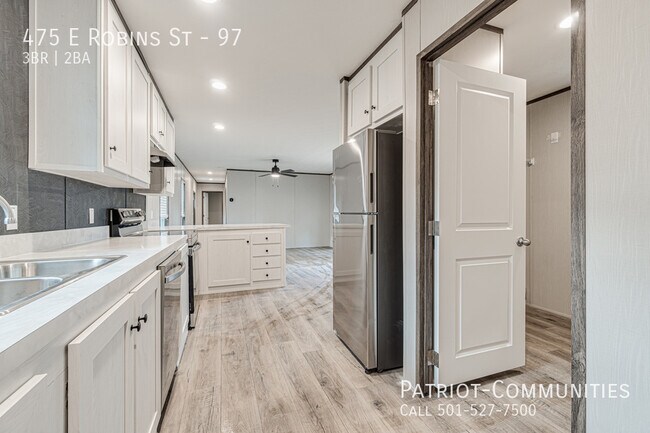 Building Photo - 475 E Robins St