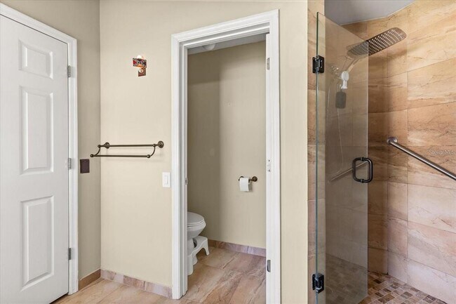 Building Photo - 805 Lewis Pl