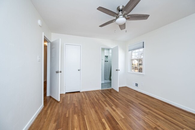 Building Photo - Spacious Chesterfield Home Move In Ready