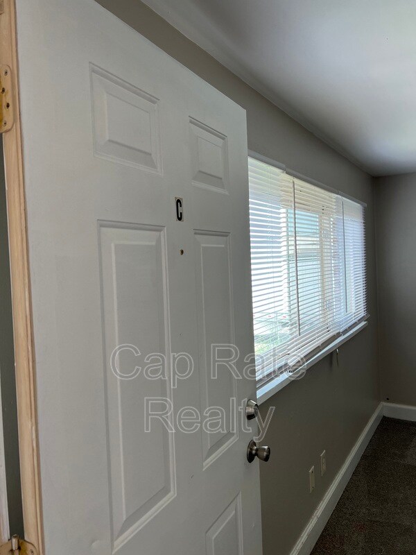 Building Photo - 3632 Cushing Dr
