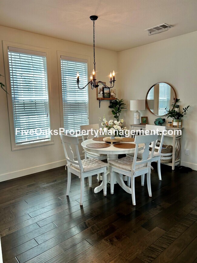 Building Photo - 1208 Lavande Dr