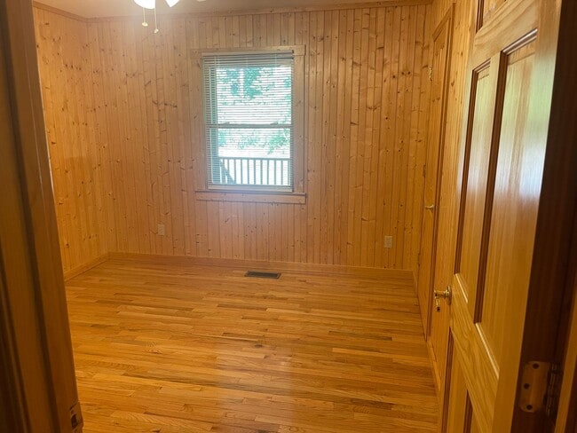 Building Photo - Beautiful Cabin
