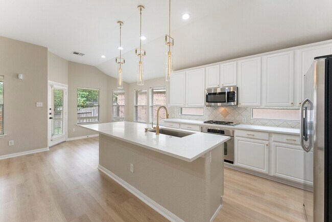 Building Photo - 99 E Foxbriar Forest Cir