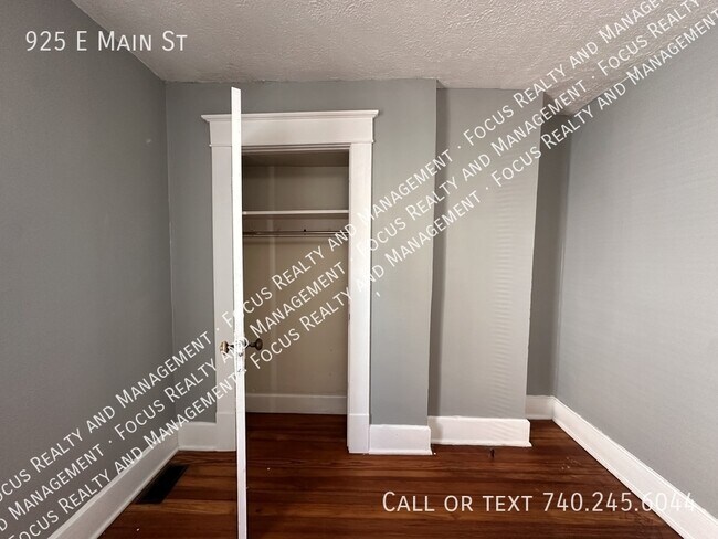 Building Photo - 925 E Main St
