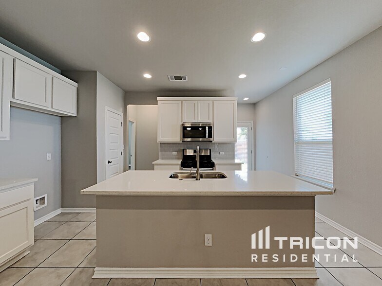 Building Photo - 301 Spanish Foal Trail