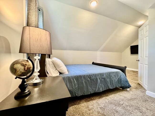 Building Photo - Beautiful 4 BDR Home - Near I-75