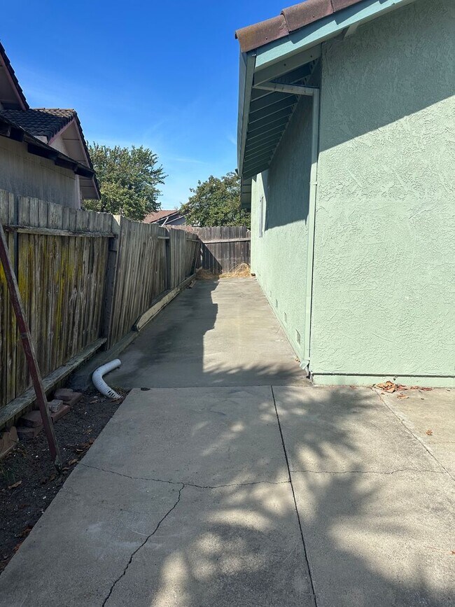Building Photo - 3 Bedroom 2 Bath home in Vallejo