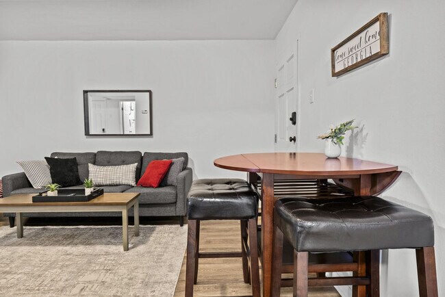 Building Photo - 250 Little St