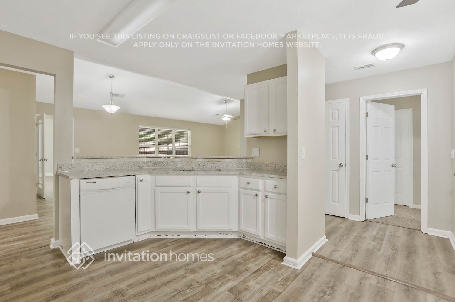 Building Photo - 2613 Lake Park Bend