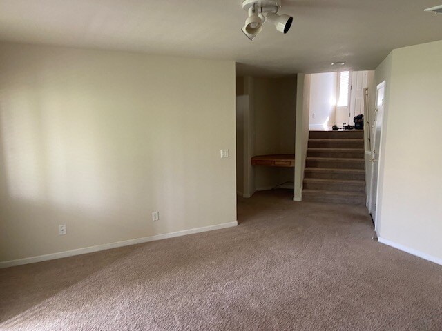Building Photo - 210 River Front Dr