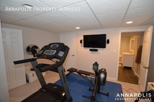 Building Photo - 555 Brightview Dr