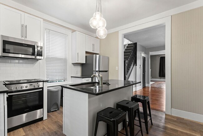 Building Photo - 1287 Mooberry St