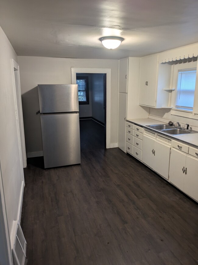 Building Photo - 1820 Harold St