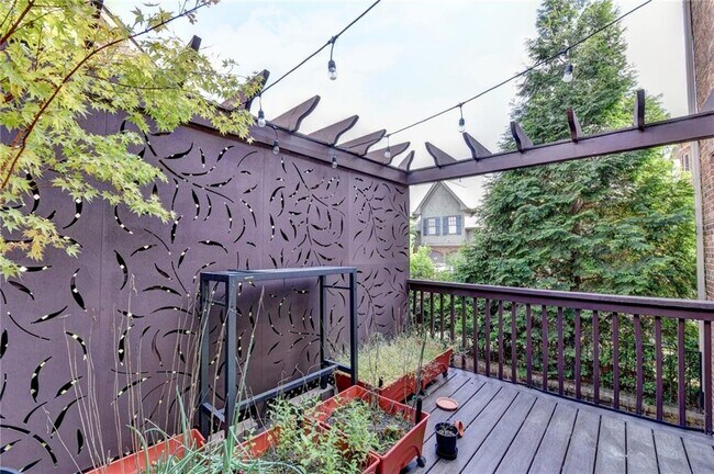 Building Photo - 11653 Parkside Ave