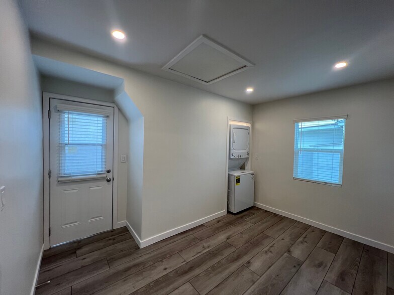 Building Photo - 4448 W 165th St