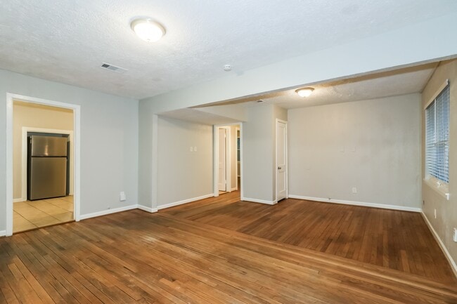 Building Photo - 2125 Dewberry Ln