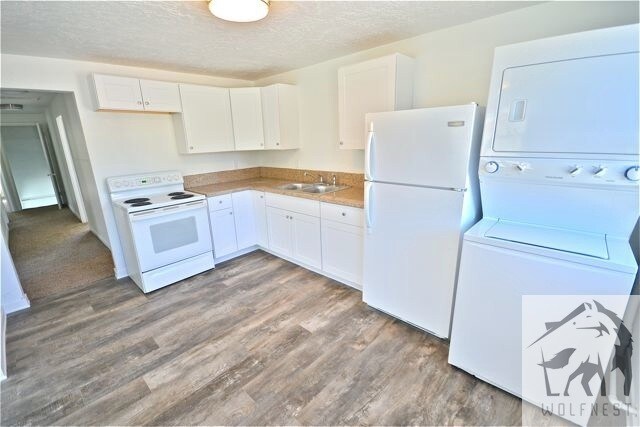 Building Photo - Fantastic 4 Bedroom Riverton Duplex