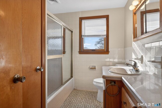 Building Photo - 985 Slater Rd