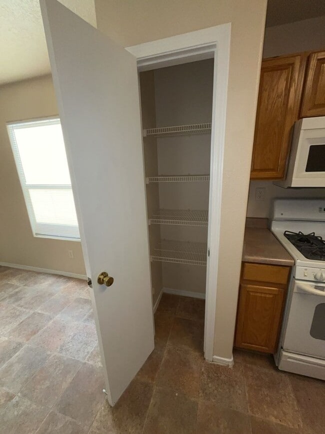Building Photo - Three Bedroom, two Bath single-story home.
