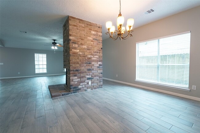 Building Photo - 8926 Sunny Point Dr