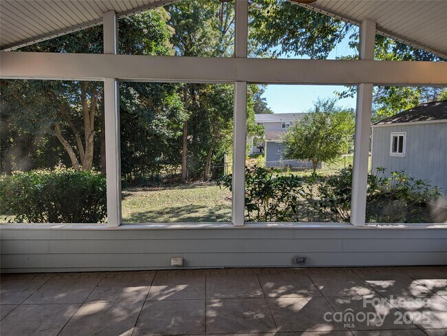 Building Photo - 5823 Rimerton Dr