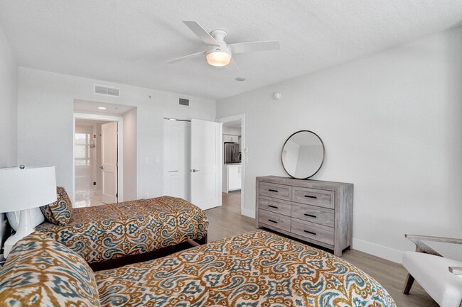 Building Photo - 700 E Boynton Beach Blvd