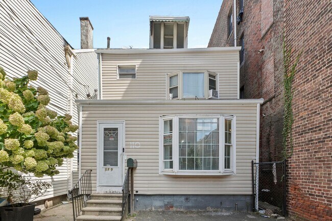Building Photo - 110 Storms Ave