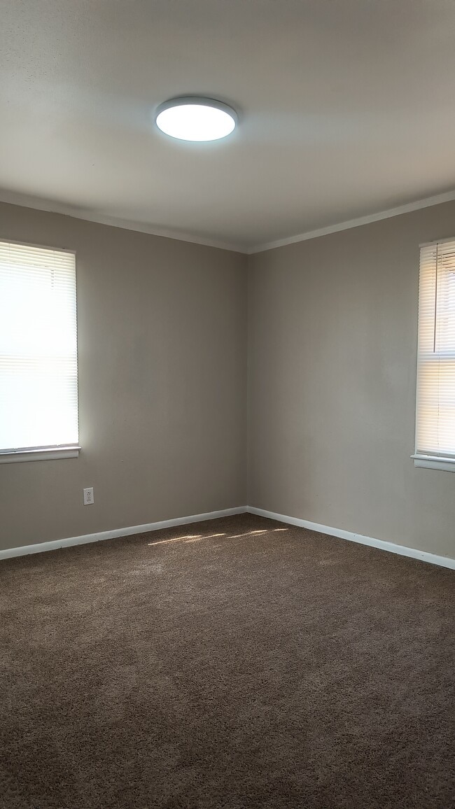 Building Photo - 3109 Daffodil Dr