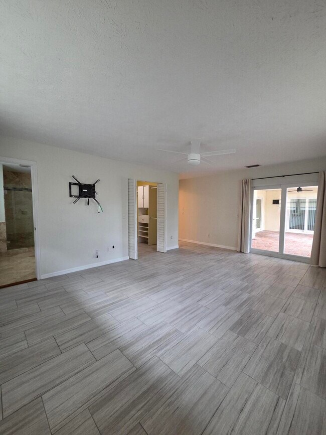 Building Photo - 5501 SE Nassau Terrace