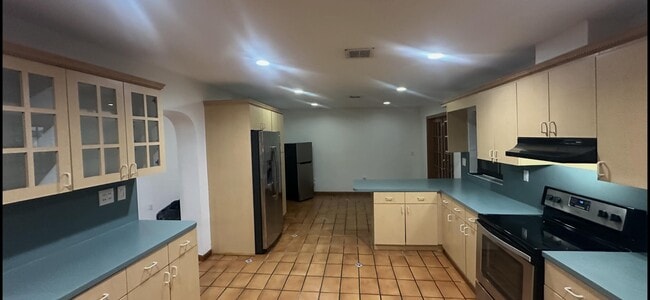 Building Photo - 4900 SW 103rd Pl