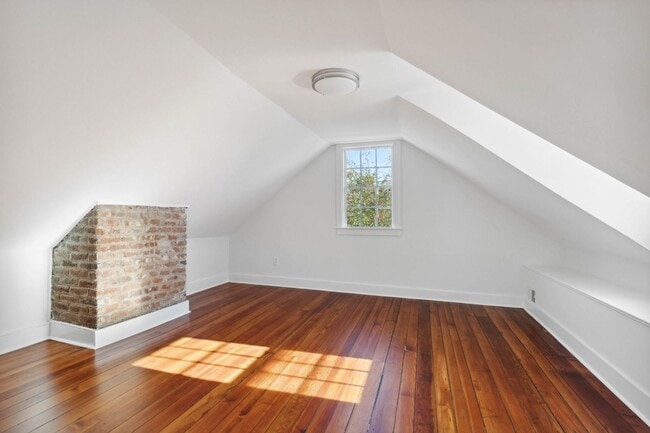 Building Photo - 89 Alexander St