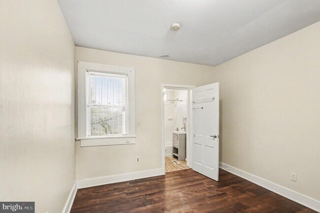 Building Photo - 229 S Fremont Ave