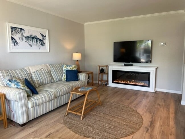 Building Photo - 1BR/1BA Newly Renovated Canal front Condo on Venice Island