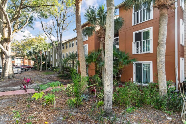 Building Photo - 225 S Tropical Trail