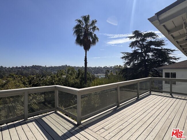 Building Photo - 2258 Moreno Dr