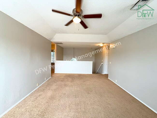 Building Photo - Spacious 5-Bedroom, 3.5-Bathroom Home for Lease in Denton, TX