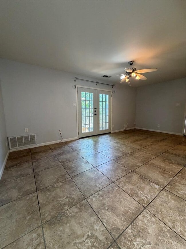 Building Photo - 2303 Barton Village Cir
