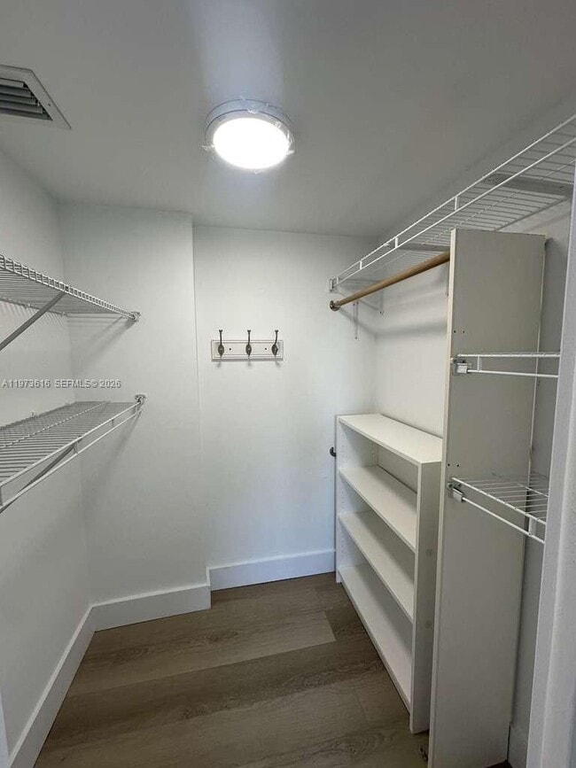 Building Photo - 210 Seaview Dr