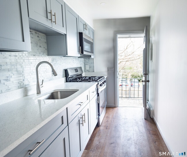 Building Photo - 51 View St W