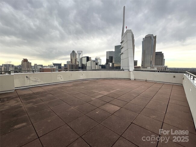 Building Photo - 505 E 6th St