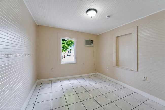 Building Photo - 166 E 17th St